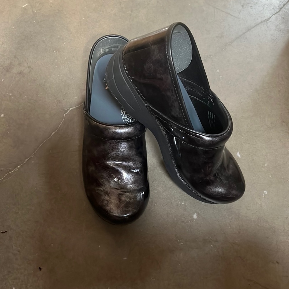 Women’s Dansko Pro XP 2.0 Patent Pewter Marble size 40 (9.5-10)